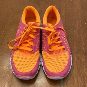 Nike tennis shoes. Size 7. Good condition